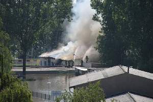 Calbenser Bootshaus fällt Flammen zum Opfer – im Hochwasser